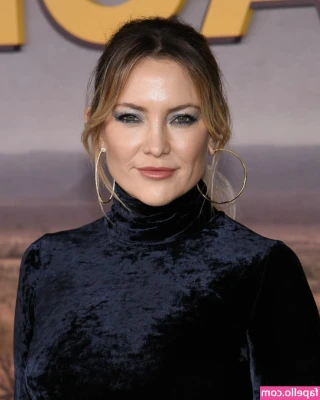 Kate Hudson [ kate-hudson ] - It's a scene where I'm undressing!