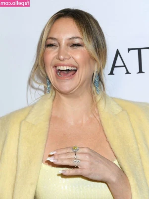 Kate Hudson [ kate-hudson ] - On the way to have some sex. What are you up to? (@alexaadams