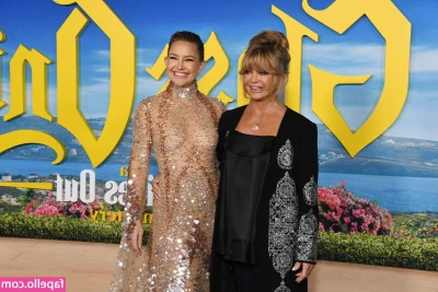 Kate Hudson [ kate-hudson ] - Happy TT. Your little feet sticking out like this....is everything.