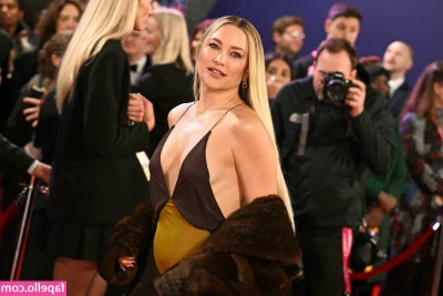 Kate Hudson [ kate-hudson ] - Just got home from yoga 🧘‍♀️ I’d let you make these pants