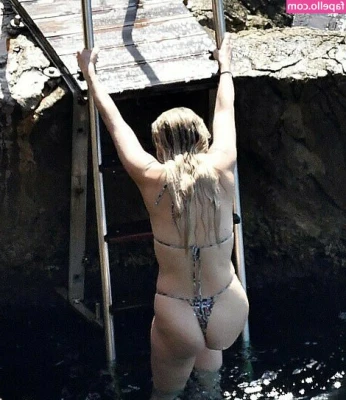 Kate Hudson [ kate-hudson ] - So I thought these were scheduled in for Easter🤦‍♀️ Better