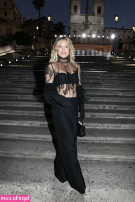 Kate Hudson [ kate-hudson ] - Balcony ✅