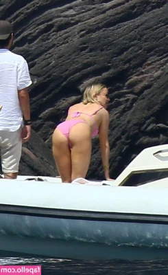 Kate Hudson [ kate-hudson ] - The Live Photos were good, but the still photos are also good lmao