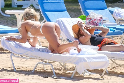 Kate Hudson [ kate-hudson ] - Start 2022 off right with this booty pic 🎉