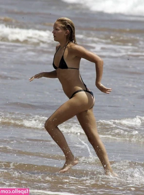 Kate Hudson [ kate-hudson ] - Some pics I took last night after teasing u a bit hehe :3  been