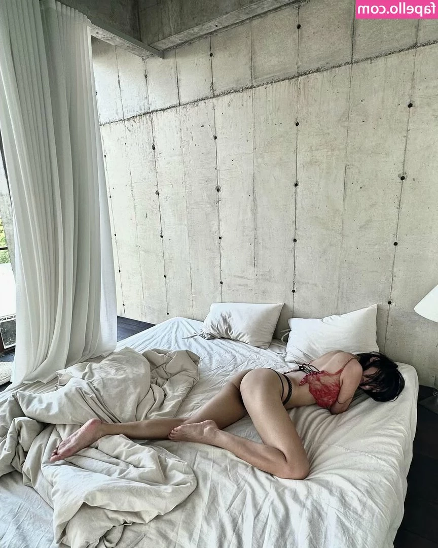 Dieu Linh Vuong [ dieu-linh-vuong ] - Decided to be a naughty slut wife and have a video call with a fan