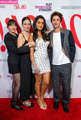 Molly Gordon [ molly-gordon ] - serving pussy on this fine Sunday evening