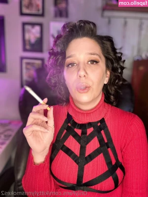 kittylynnsmokes2 - Lick me