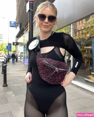 HoxieLoxie - the weather is so amazing  I could just walk around naked all day part 1