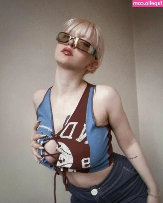 ilayserah - Smoking with my tits out