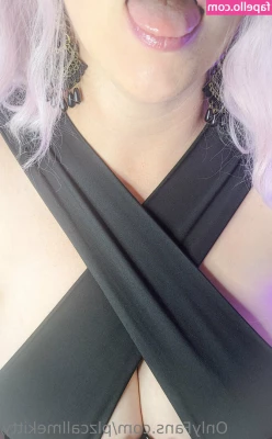 plzcallmekitty - need to raise $3975 for my dog so prepare for me to be EXTRA annoying