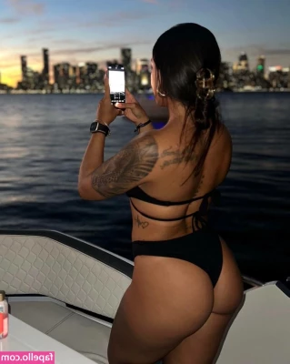Manuela Pareja [ manuela-pareja ] - don't spank me too hard...