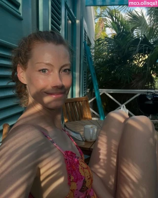 Alyssa Sutherland [ alyssa-sutherland ] - naughty dick