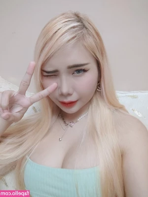 KimLili - Short strip tease