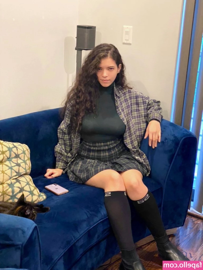 Brittany Venti [ brittany-venti ] - Hypnotic isn’t it 👀
