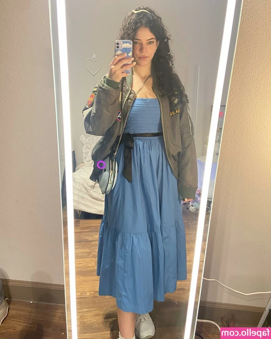 Brittany Venti [ brittany-venti ] - Time to pick out my outfit for the photo shoot! 😍📸Ready to