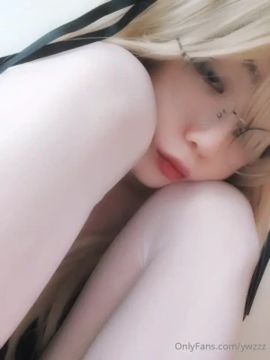 ywzzz - Widowmaker loves latex. And Bad Dragon 🤤 The video includes latex