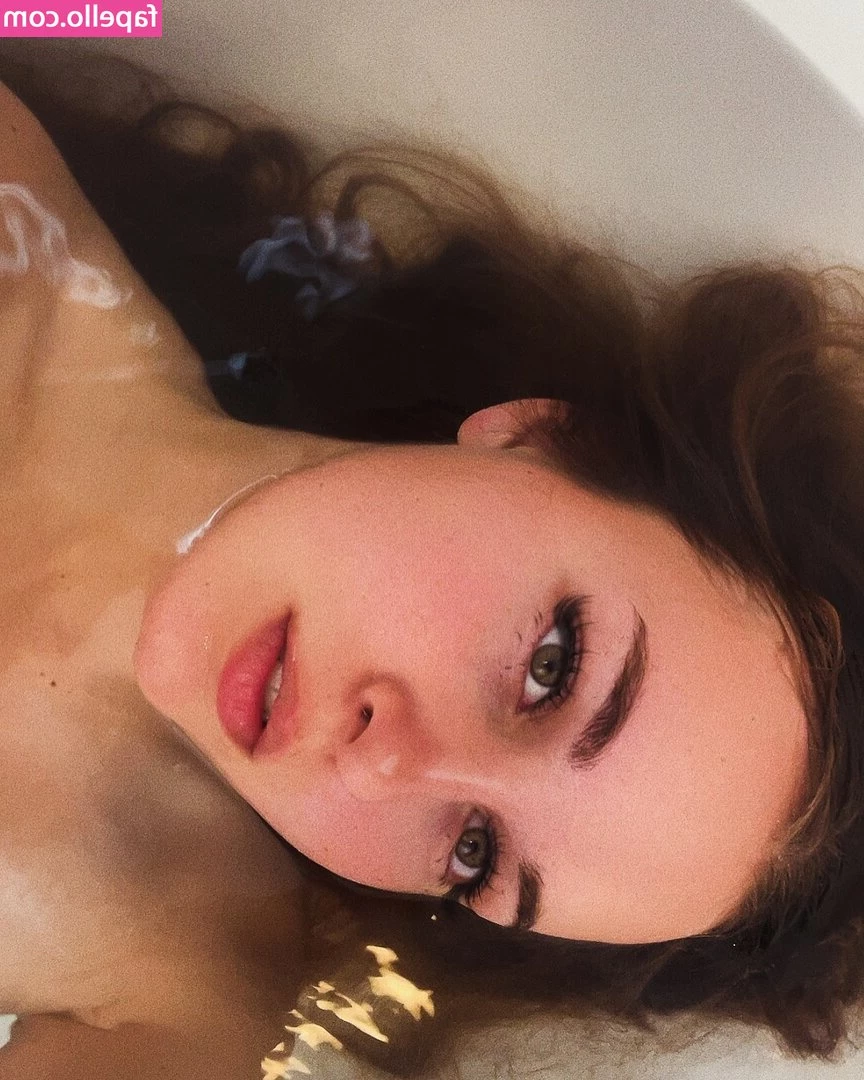 Cassie Claire [ cassie-claire ] - Baby, we want to be naughty for you💋