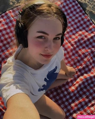 Cassie Claire [ cassie-claire ] - More anal content guys?