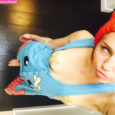Miley Cyrus [ miley-cyrus ] - BRAND NEW!! 🍆 FOZZY IS BACK!!! 😍🎉 I've missed this MONSTER
