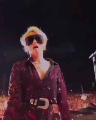 Miley Cyrus [ miley-cyrus ] - spank my nipples and call me your good girl