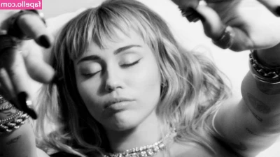 Miley Cyrus [ miley-cyrus ] - Happy Toesday my lovelies!💗