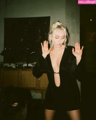 Miley Cyrus [ miley-cyrus ] - Really putting the bitten in bingo bitten ;P