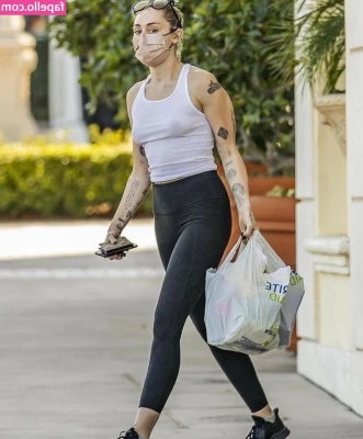 Miley Cyrus [ miley-cyrus ] - Ready to be filled and bred