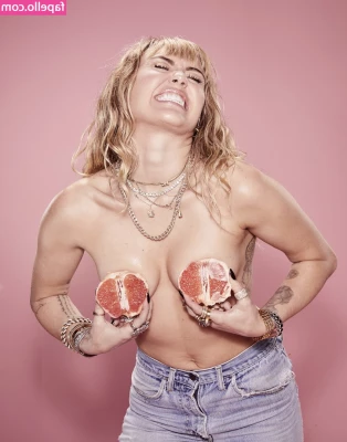Miley Cyrus [ miley-cyrus ] - Pumpkin FuckingI had to start the first video of spooky season with