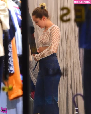 Miley Cyrus [ miley-cyrus ] - It s been a while since I ve done some anal play  enjoy