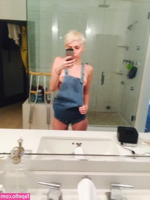 Miley Cyrus [ miley-cyrus ] - Beach day