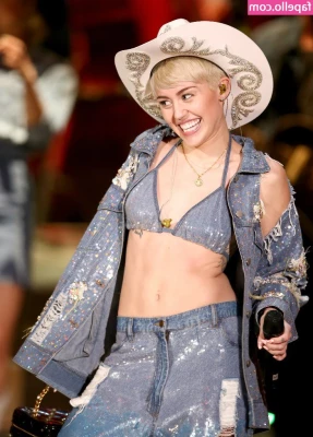 Miley Cyrus [ miley-cyrus ] - Would you squish my bigg ass if you saw me @AJ_Fresh_XXX
