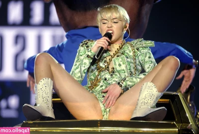 Miley Cyrus [ miley-cyrus ] - Cant sleep and my body is sore so im taking a bath
