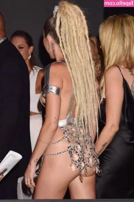 Miley Cyrus [ miley-cyrus ] - If you want to come on my chest  you can just ask