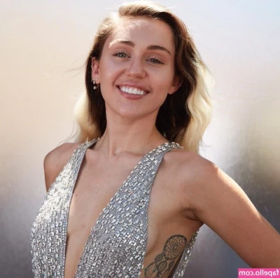 Miley Cyrus [ miley-cyrus ] - Best of both views   look how wet my cock is