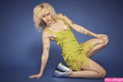Miley Cyrus [ miley-cyrus ] - Monday is on fire