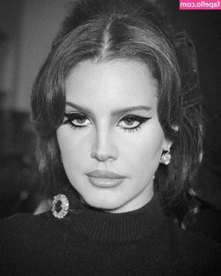 Lana Del Rey [ lana-del-rey ] - Abs abs abs and abs 🤭🤭🤭