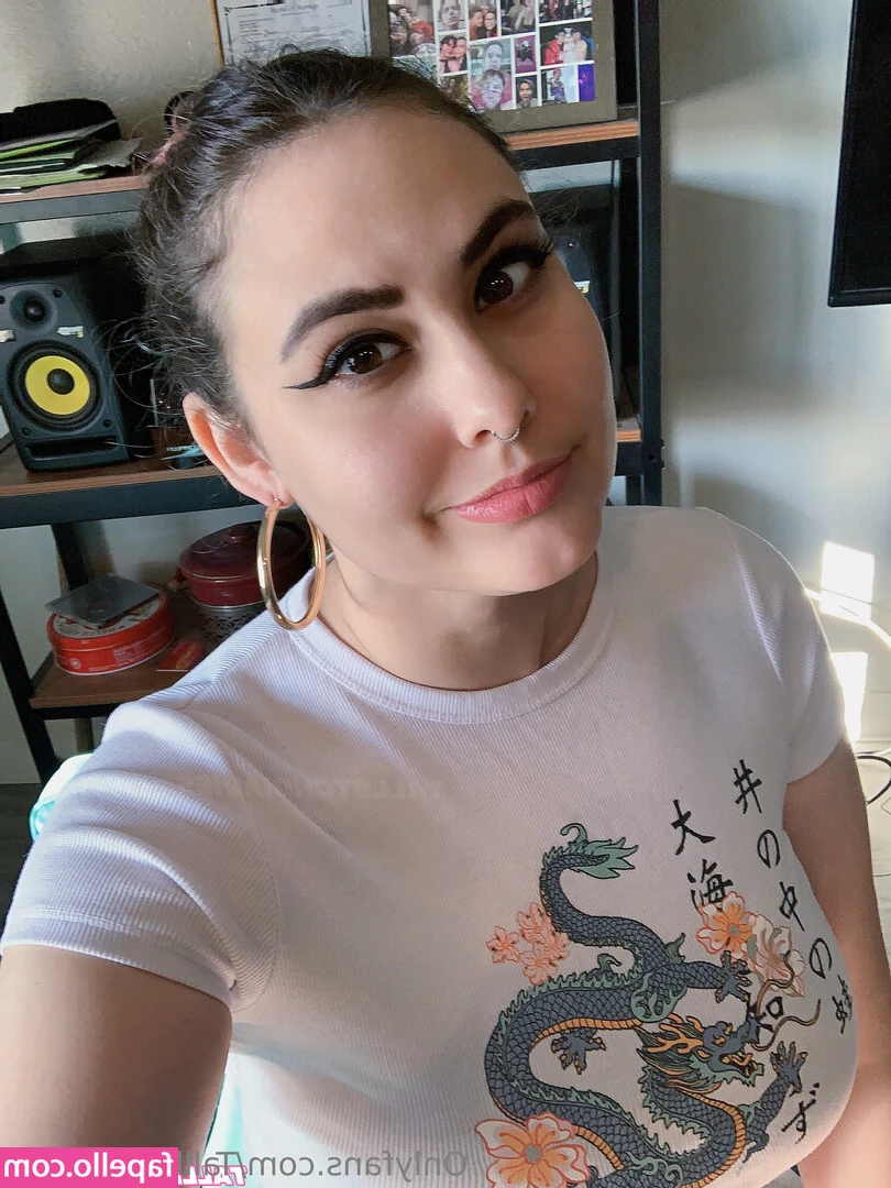 tallbtchdiaries - 🤩 A Porn Star Gets…Around The World In A Day! 🌍
