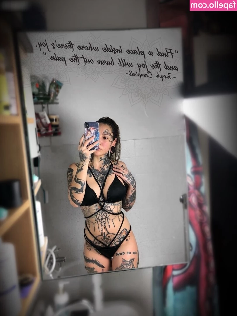 Vampvirja - Leather boots and bikini no I m not going for a swim
