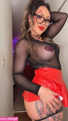 esmeaura - NAUGHTY BRUNETTE @hottie_eva 😈🤩SHE'S GOT A SEXY VIBE🥵 SHE'S