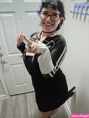 dreami_dae [ dreami-dae ] - Welcome to the weekend    Now get on your knees and ask me nicely if