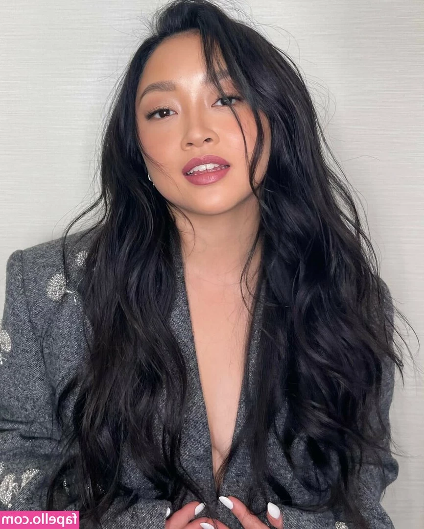 Lana Condor [ lana-condor ] - Jeans farts