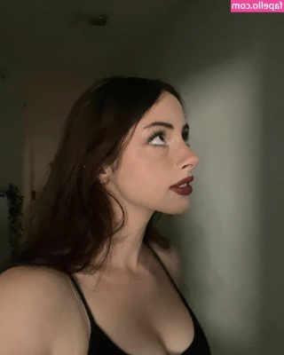Liv Littlelivbug [ liv-littlelivbug ] - Feet 🦶🏽 and sweat