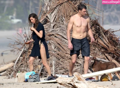 Gisele Bündchen [ gisele-bndchen ] - Chilling in the hot tub with bae