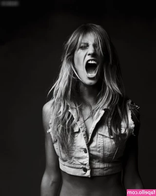 Gisele Bündchen [ gisele-bndchen ] - Looking paranoid bc I was filming this with the patio door wide open