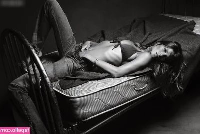 Gisele Bündchen [ gisele-bndchen ] - Signed   sealed and throbbing