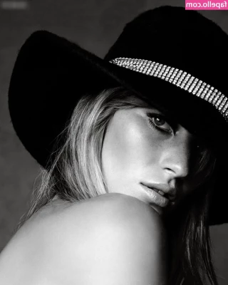 Gisele Bündchen [ gisele-bndchen ] - Come kiss hello🫦