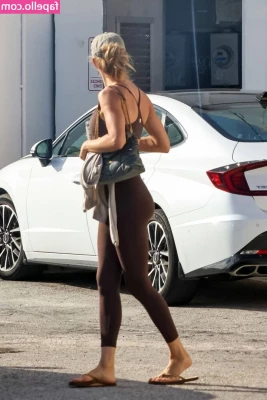 Gisele Bündchen [ gisele-bndchen ] - Down on my knees for you 🥵