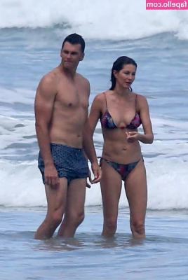 Gisele Bündchen [ gisele-bndchen ] - Third wheeling at its finest