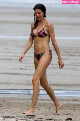 Gisele Bündchen [ gisele-bndchen ] - neuroscientist and i serving